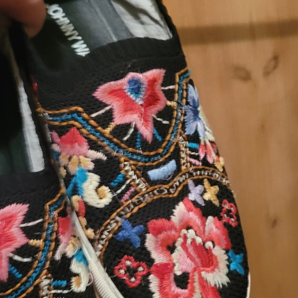 Johnny Was 8.5 Festival Floral Embroidered Slip-On Shoes - Picture 3 of 7